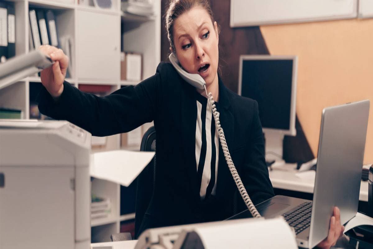 Människa gör många saker samtidigt